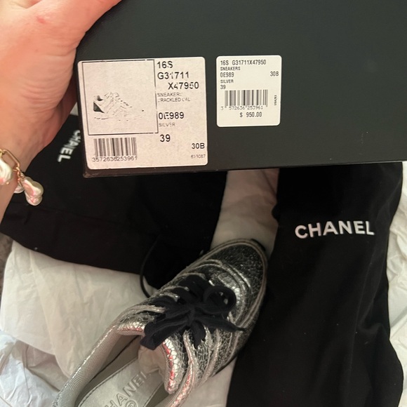 Chanel Metallic Crackled Calfskin CC Sneakers, size 39 - Picture 3 of 8